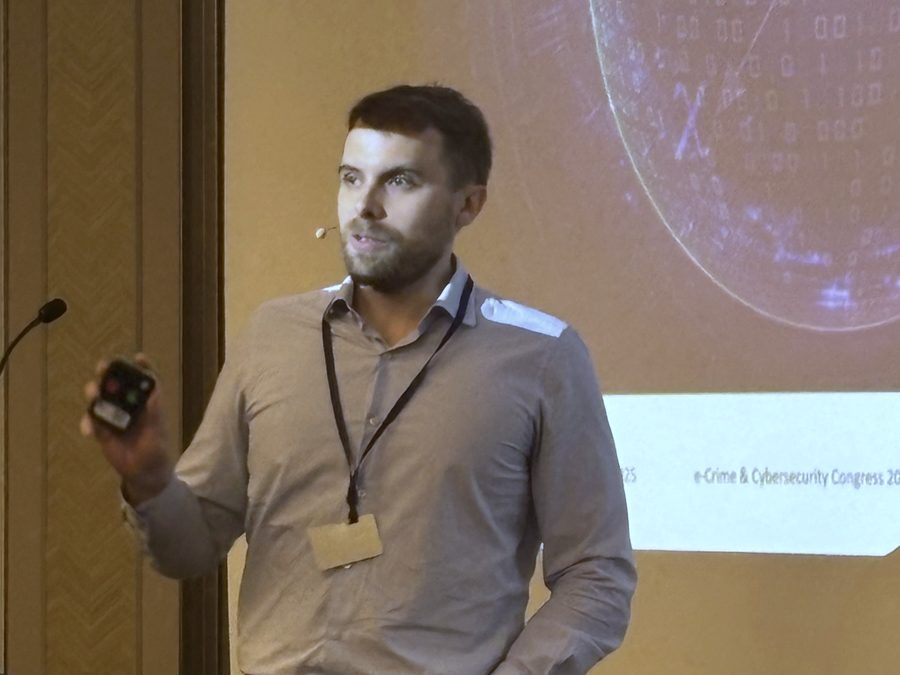 Pascal Debus on stage at the e-Crime & Cybersecurity Congress